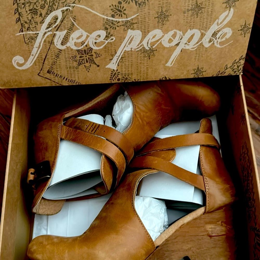 Free people cedar clog